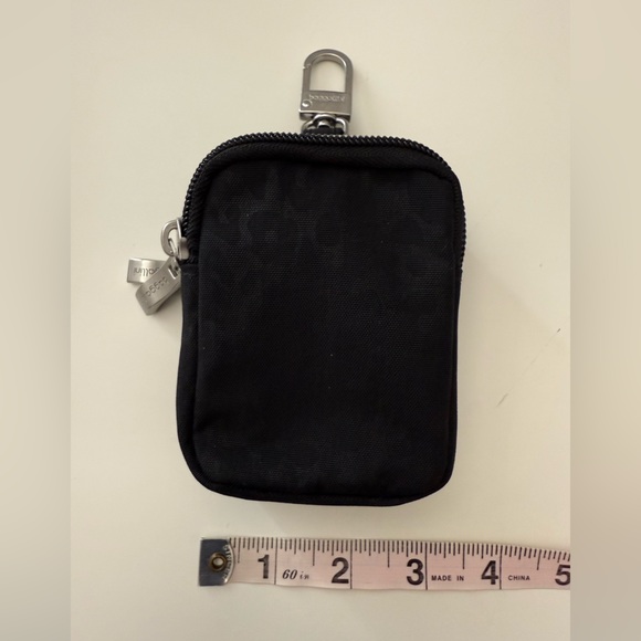 Baggallini On the Go Black Cheetah Emboss RFID Mini Pouch - Picture 5 of 16
